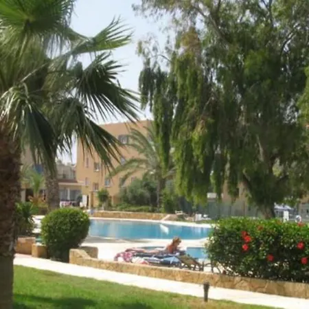 King's Palace - Very Spacious 1 Bed *