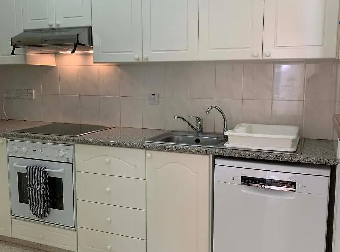 King's Palace - Very Spacious 1 Bed Daire Pafos